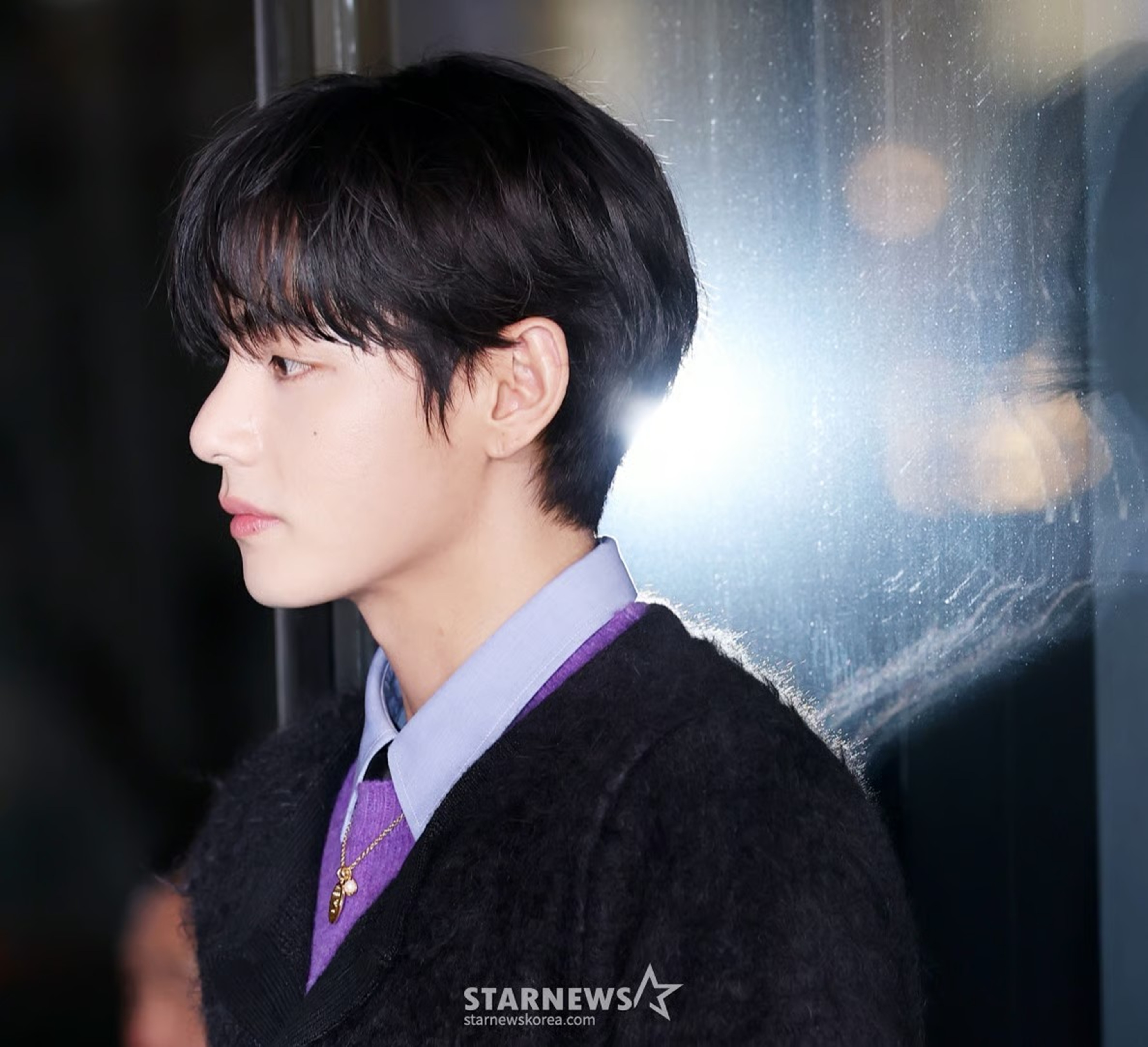 BTSのV、誕生日を祝う大規模サポート…フォトゾーンからラッピングバス